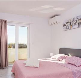 6 bedroom villa with pool near Pula, sleeps 12